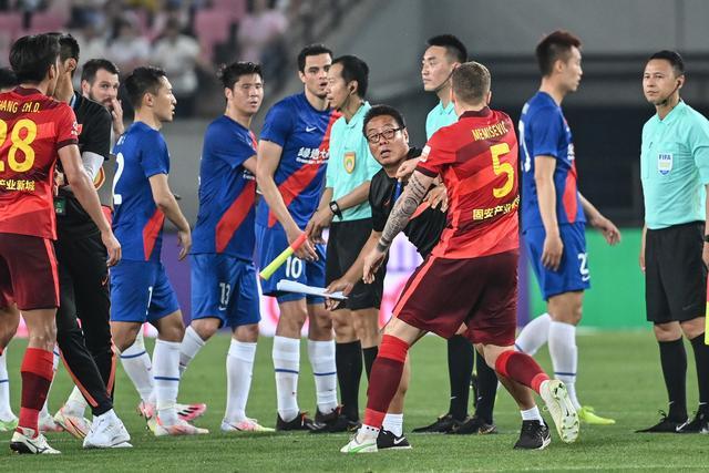 加维：亚马尔是最好的球员 但无法与梅西相提并论