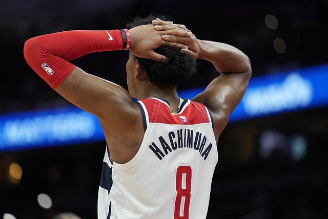 拜仁官方向巴黎道歉 球迷拉横幅未得到拜仁授权