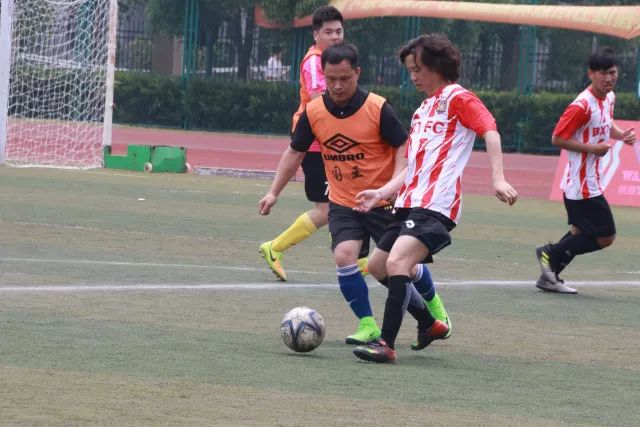 曼联又挖到宝！22岁天才新星踢爆曼城 合同只剩半年